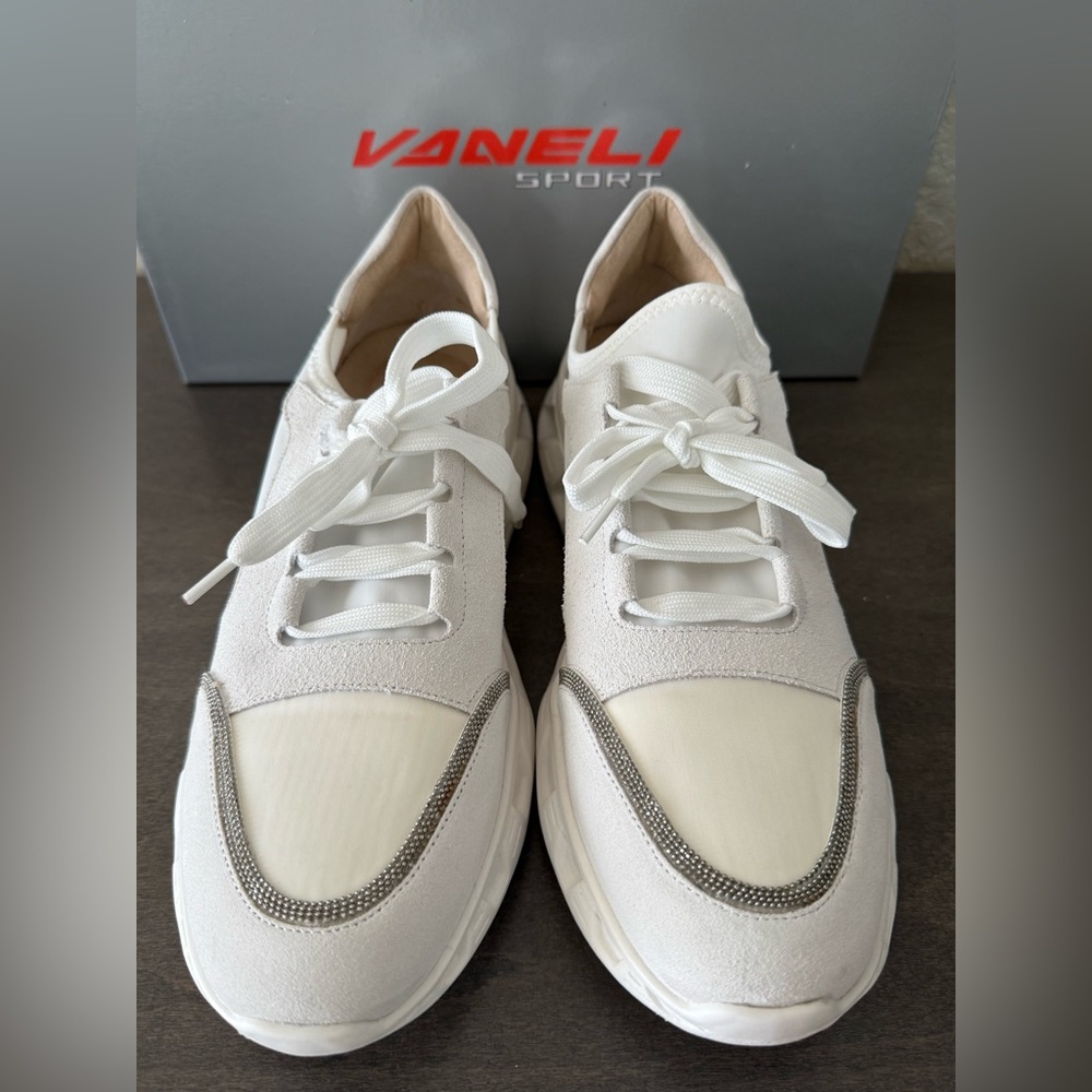 NEW Vaneli Women's White and Cream Sneakers 8M sold out